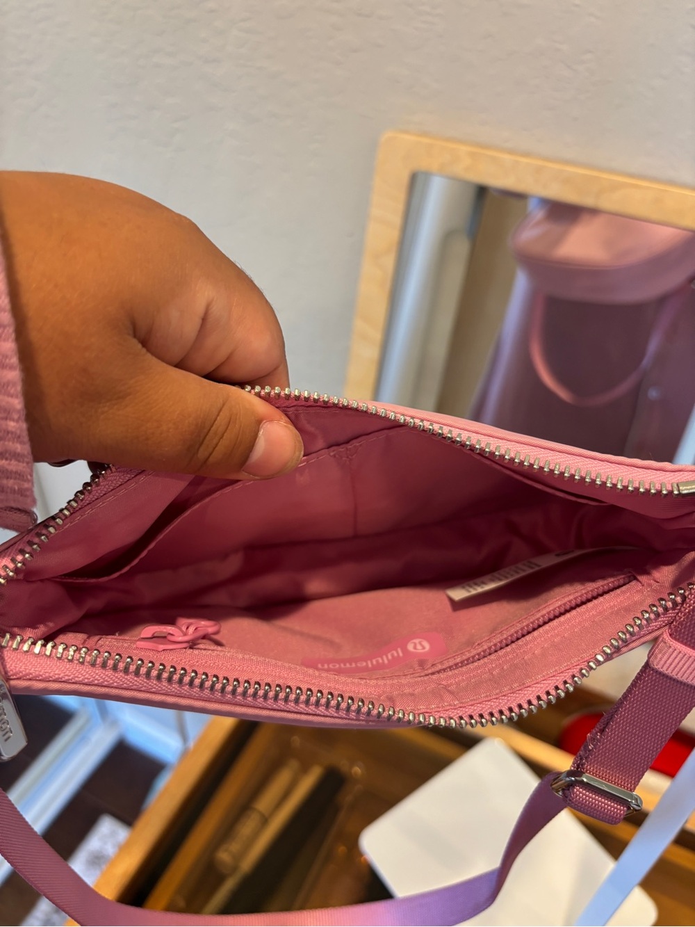 Lululemon City Essentials Mini Shoulder Bag 1L Pink - Picture 4 of 4